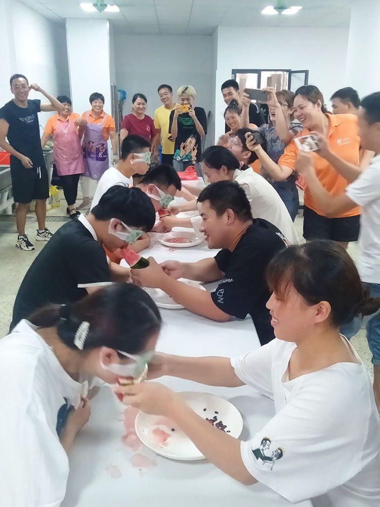 邊鋒機械集團,隔膜泵廠家,公司團建,夏天吃西瓜大賽